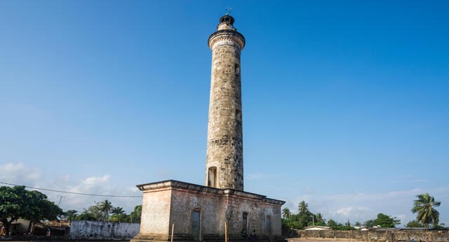 LE PHARE DE GRAND-BASSAM