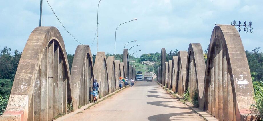 PONT ARCADE DE TIASSALÉ EN CÔTE D'IVOIRE